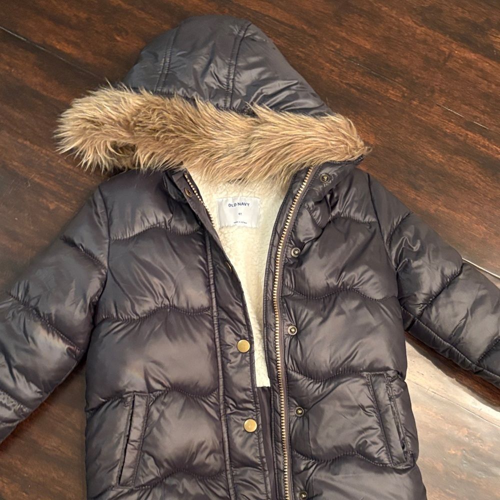 Old Navy Black Puffer Jacket with Faux Fur Trim Hoodie 4T